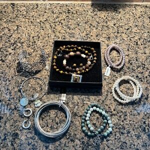 Lot of Assorted Jewelry Pieces